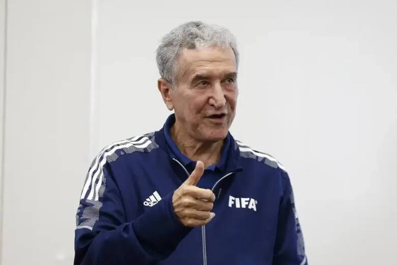 Técnico do tetra, Carlos Alberto Parreira é internado no Rio de Janeiro