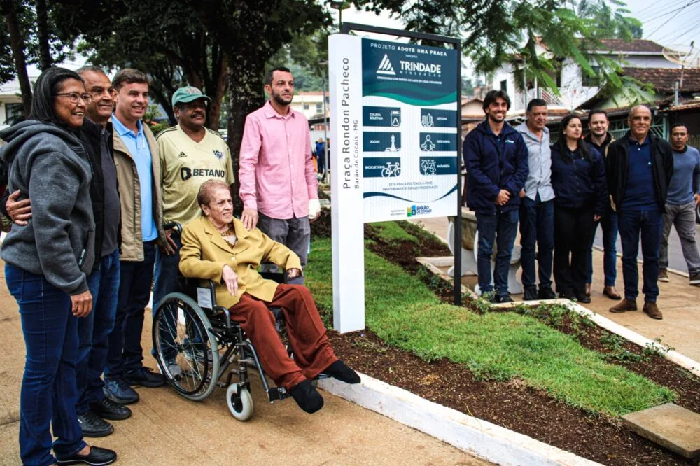 Barão de Cocais: praça Rondon Pacheco é reinaugurada com homenagens à ex-prefeita Cléria Maria Silva