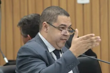 Luiz Carlos critica criação de cargo para Posto UAI e Carlin Filho rebate: “Você deveria ter lido o projeto”