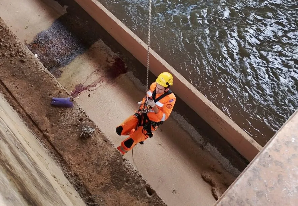 Homem cai de viaduto sobre o Ribeirão Arrudas em Belo Horizonte