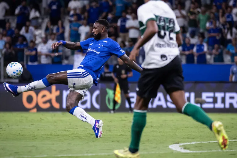 Cruzeiro visita o Coritiba em duelo de seis pontos no Brasileirão; Caraça FM 90,5 transmite ao vivo
