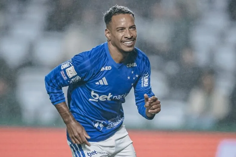 Matheus Pereira garante vitória do Cruzeiro sobre o Coritiba pelo Brasileirão
