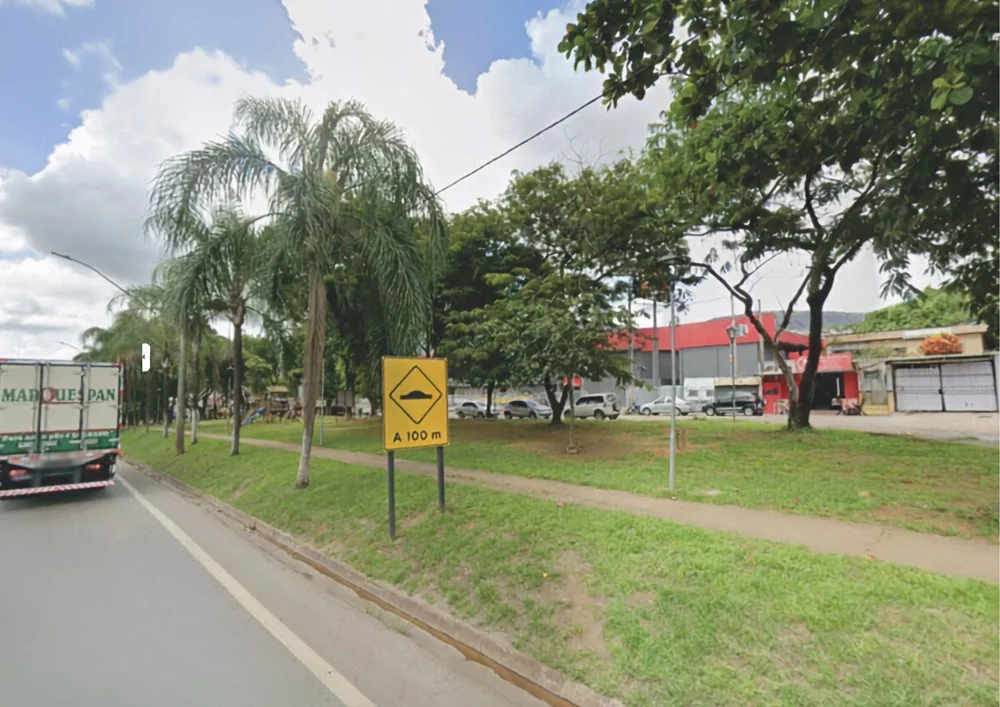 Supressão de árvores na Praça Rodrigo Bastieri marca nova etapa das obras da BR-381 em João Monlevade
