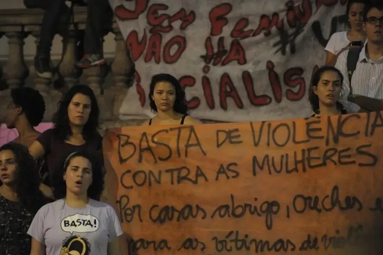 Violência atinge mais de 50% das mulheres que se relacionam com homens Violência atinge mais de 50% das mulheres que se relacionam com homens