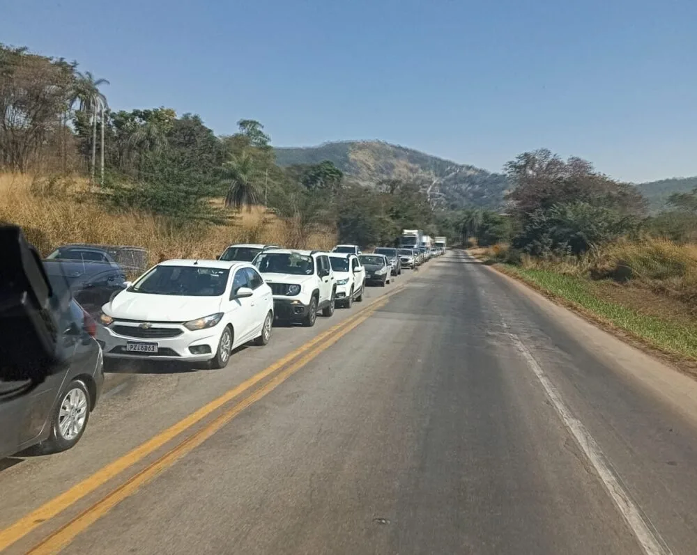 Obras provocam lentidão e congestionamentos em diferentes trechos da BR-381 neste sábado; veja onde