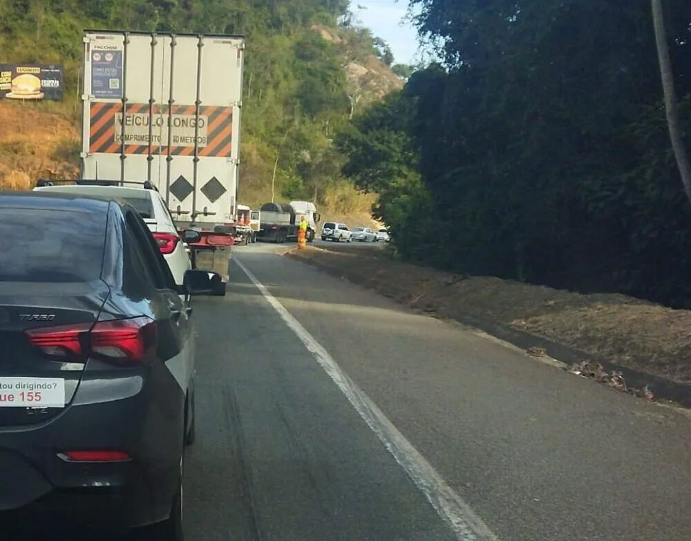 Obras provocam lentidão em diferentes trechos da BR-381 neste domingo; veja os pontos de intervenção