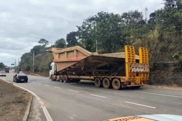 Transporte de carga especial provoca lentidão nas rodovias MG-434 e MG-129, entre São Gonçalo do Rio Abaixo e Itabira