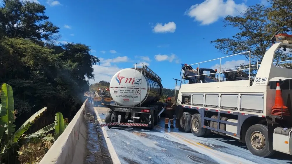 Após quase 8 horas de interdição, BR-381 é liberada em Nova Era