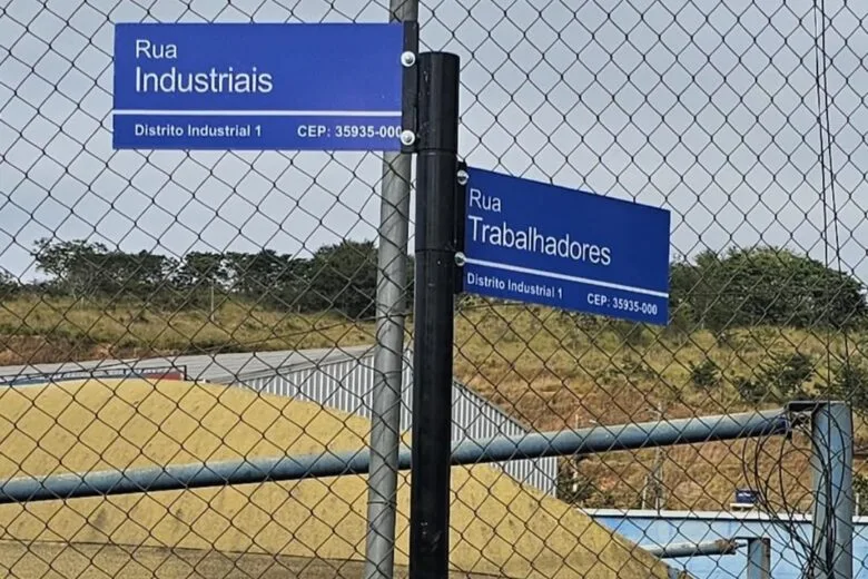 Prefeitura de São Gonçalo do Rio Abaixo   organiza ruas dos Distritos Industriais