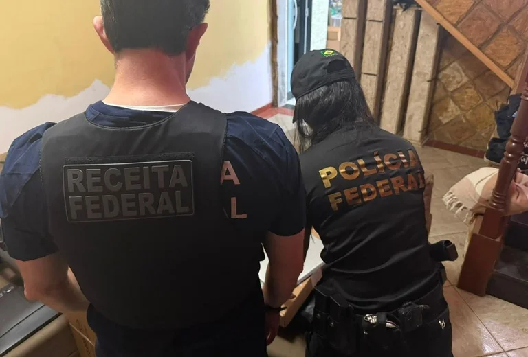 PF realiza operação para investigar furto de equipamentos e veículos da Receita Federal