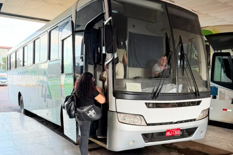 Estudantes têm até 14 de agosto para garantir transporte universitário gratuito em Barão de Cocais